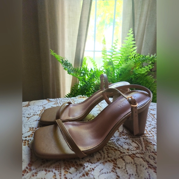 Heels - Picture 3 of 4